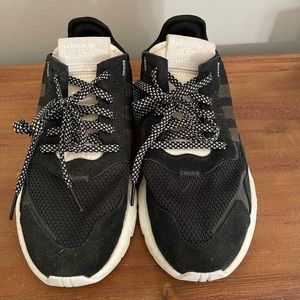 Size 7 Women’s Retro Style Adidas Sneakers